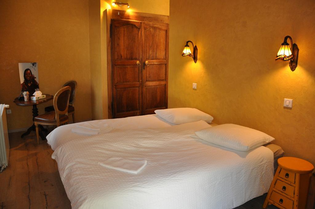 La Danse Des Papillons - Chambre D'Hotes & Glamping Roche-Saint-Secret Zimmer foto