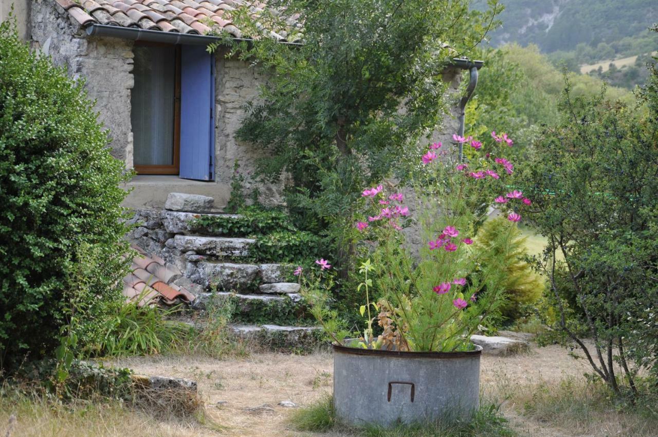 La Danse Des Papillons - Chambre D'Hotes & Glamping Roche-Saint-Secret Exterior foto