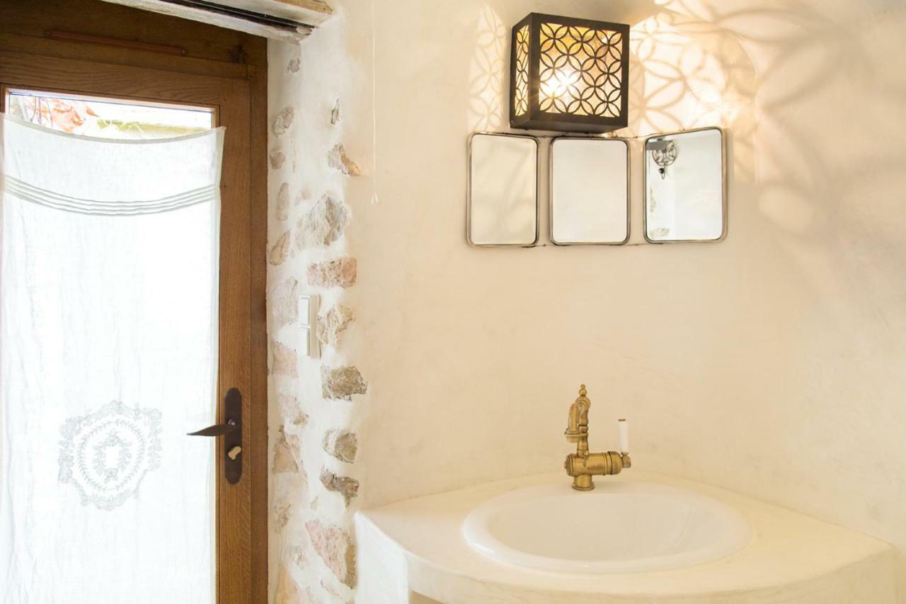 La Danse Des Papillons - Chambre D'Hotes & Glamping Roche-Saint-Secret Exterior foto